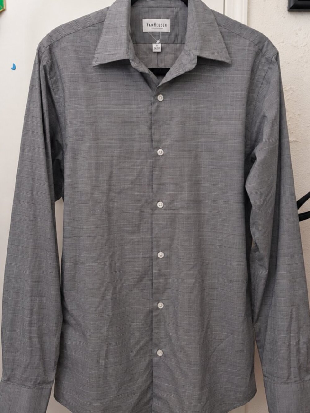 Van Heusen Men’s Gray Plaid Long Sleeve Button-Down Dress Shirt 34/35